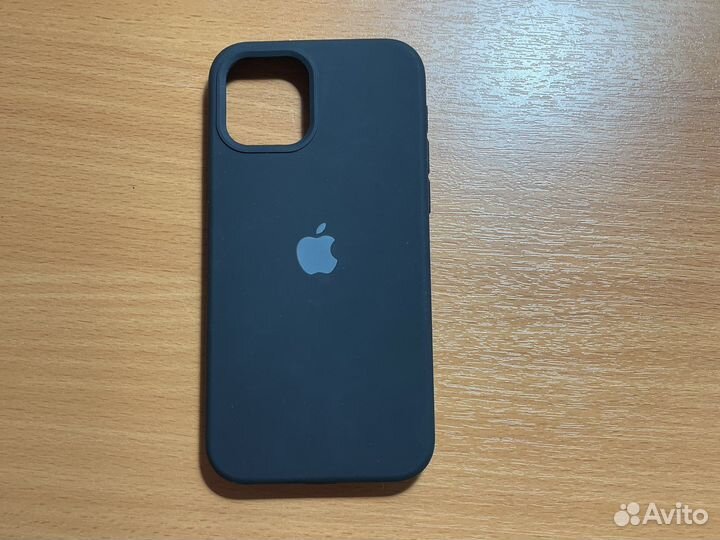 Чехол на iPhone 12