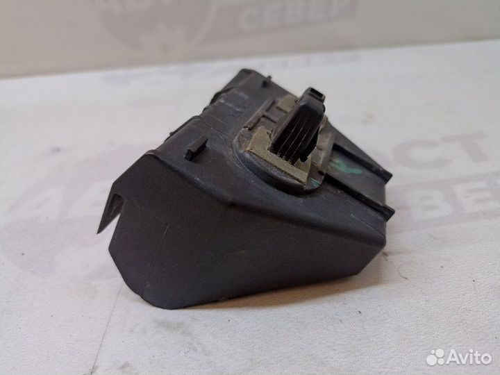 Кронштейн заднего бампера левый Toyota Avensis