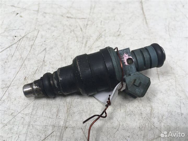 Форсунка инжекторная электрическая Audi 80/90 B4