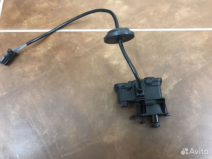 Активатор замка крышки бензобака VW Polo