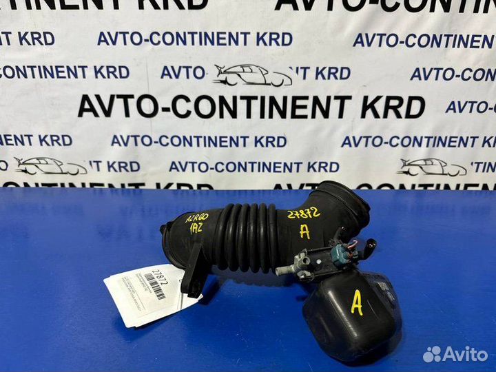 Гофра воздушного фильтра Toyota Noah AZR60 1AZ