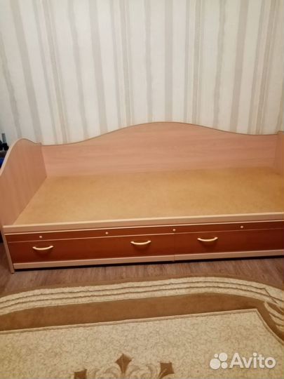 Кровать