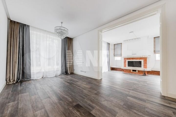 Дом 359,3 м² на участке 10,5 сот.