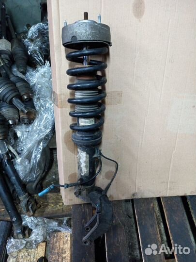 Стойка в сборе перед.левая BMW X5M X6M E70 E71