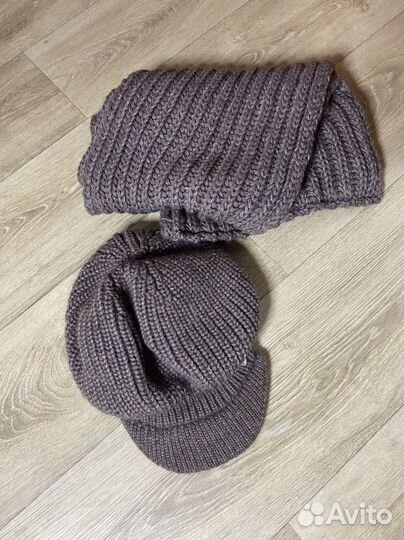 Шапка с козырьком шарф