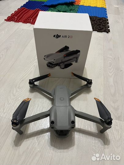 Квадрокоптер Dji AIR 2S Fly More Combo новый