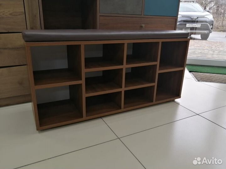 Новая открытая обувница