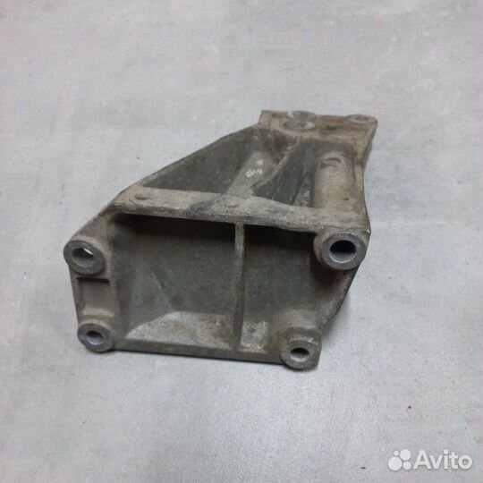 Кронштейн двигателя передний правый Infiniti Fx 35