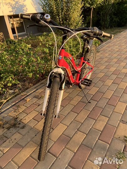 Подростковый велосипед для девочки и детский вел