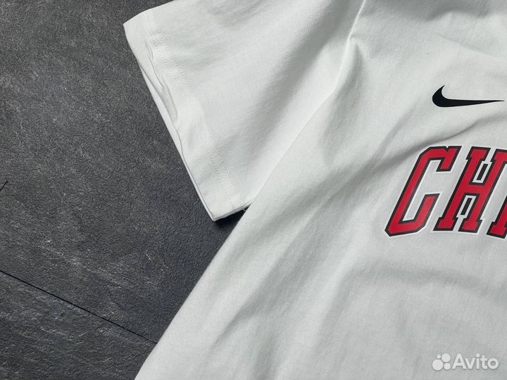 Белая футболка Nike