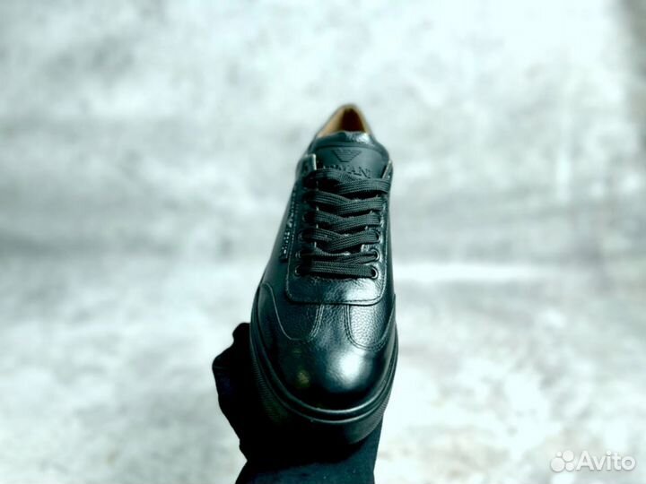 Кроссовки Armani эргономичные