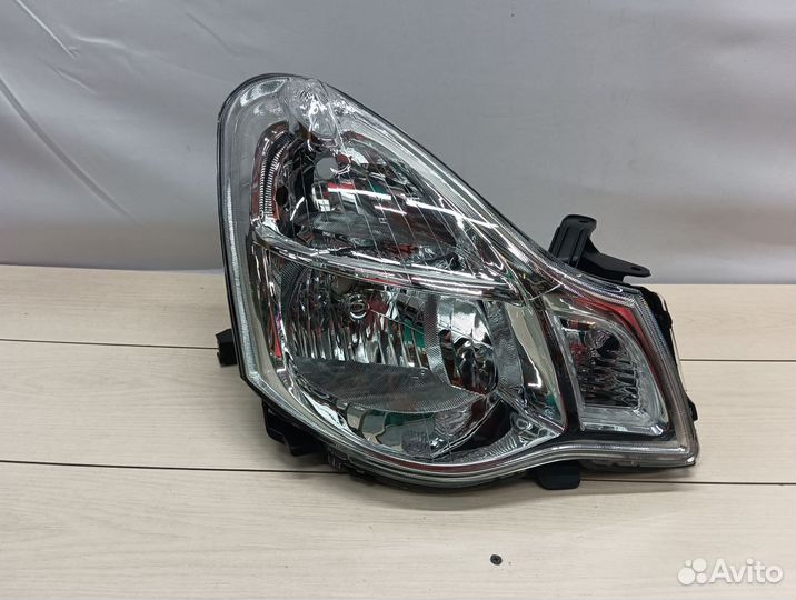 Фара правая Nissan Almera