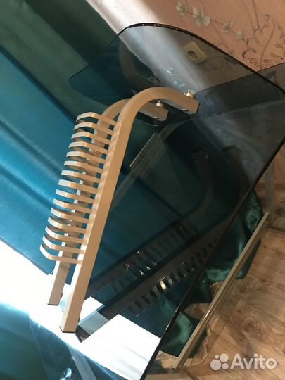 Компьютерный стол стеклянный