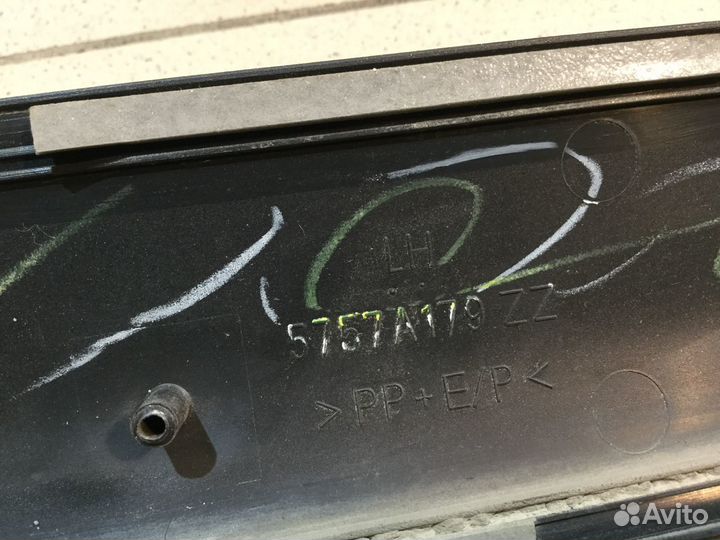 Молдинг двери задней левой Митсубиси Паджеро Спорт