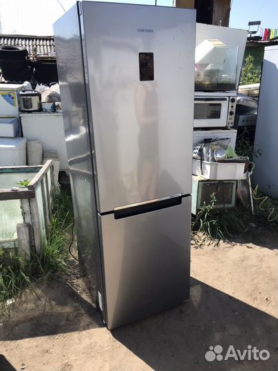 Холодильник Samsung