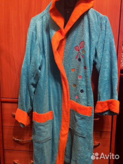 Халат, полотенце и тапочки