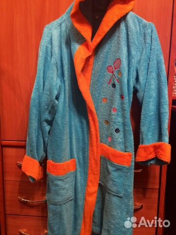 Халат, полотенце и тапочки