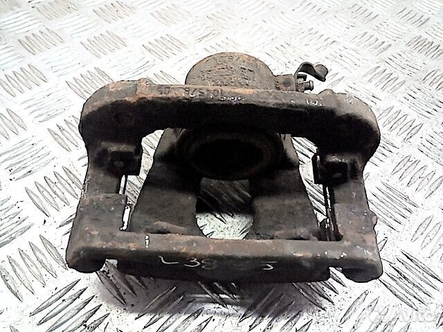 Суппорт передний левый BMW 1 E81/E82/E87/E88 2004