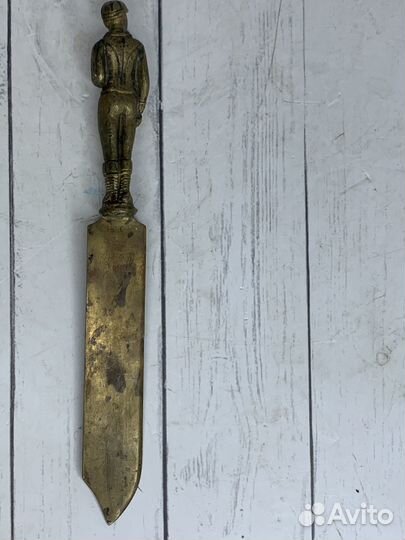 Нож для вскрытия писем