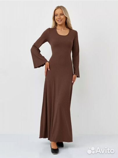 Платье макси с акцентом на талии