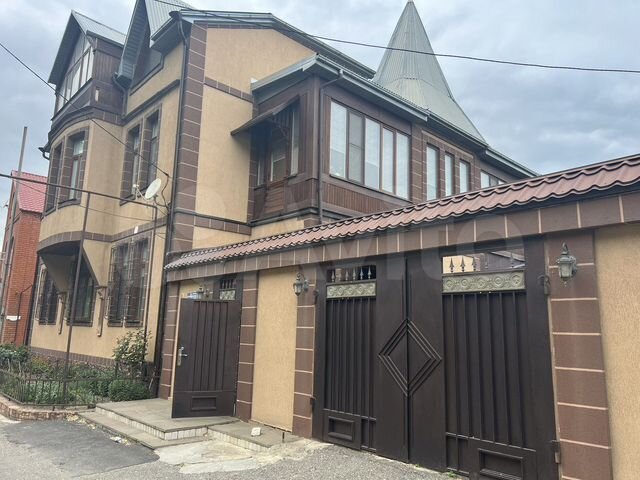 Дом 400 м² на участке 6 сот.