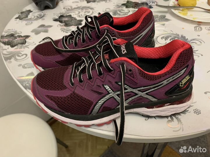 Кроссовки женские