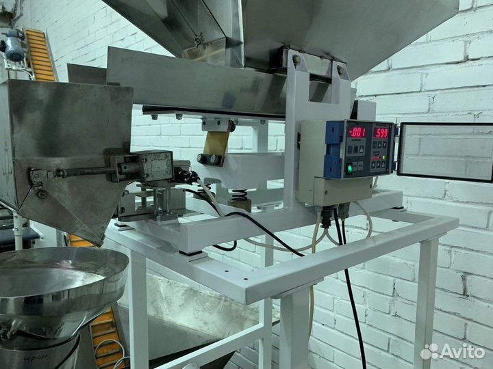 Упаковочная машина с дозатором