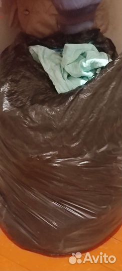 Отдам мешок с женскими вещами бесплатно