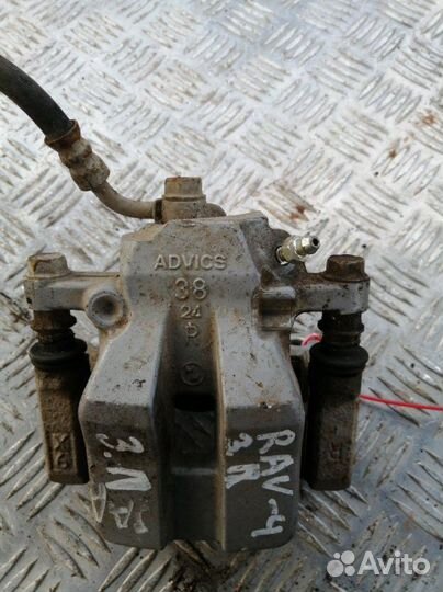 Суппорт задний правый Toyota Rav4 ACA30 2.0 1AZ-FE