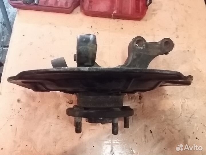 Кулак передний правый Toyota Camry V50