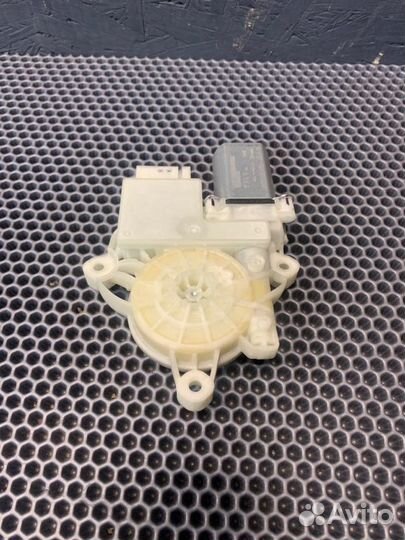 Мотор стеклоподъемника задний правый Bmw X7 G07