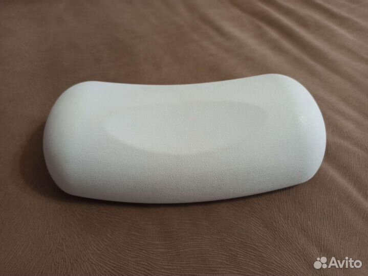 Подголовник в ванную на присосках