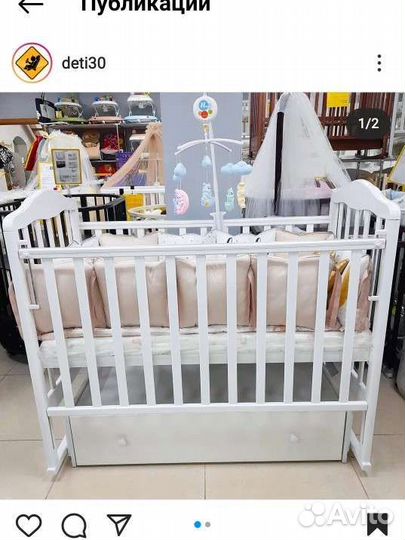 Детская кроватка с маятником и ящиком