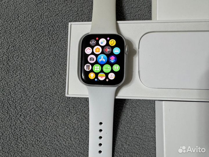 Apple Watch SE 44 mm как новые