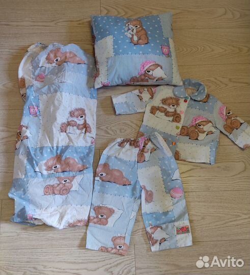 Постельное белье на детскую кроватку и пижама