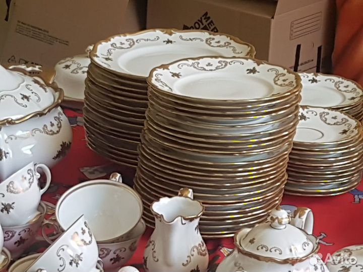 Чайно столовый сервиз на 12 персон