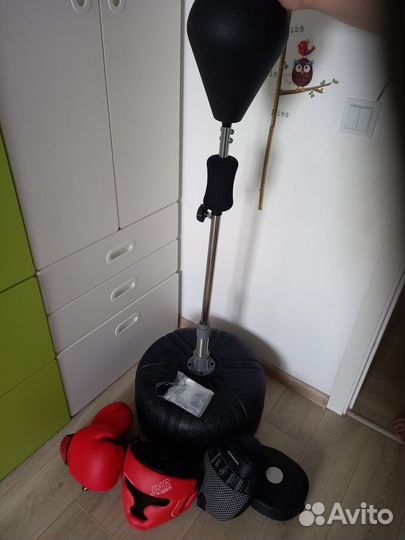 Боксерская груша напольная,перчатки,шлем,капа,лапы