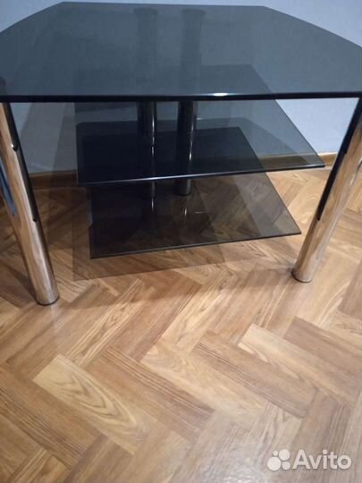 Стеклянная тумба под тв