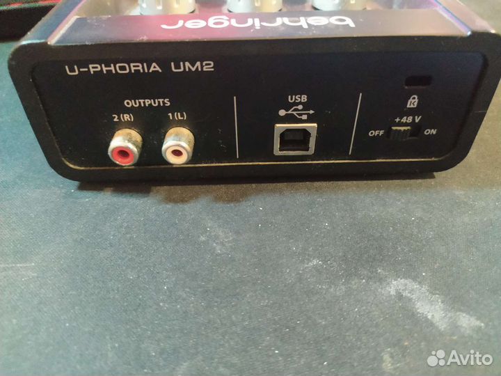 Звуковая карта Behringer um2