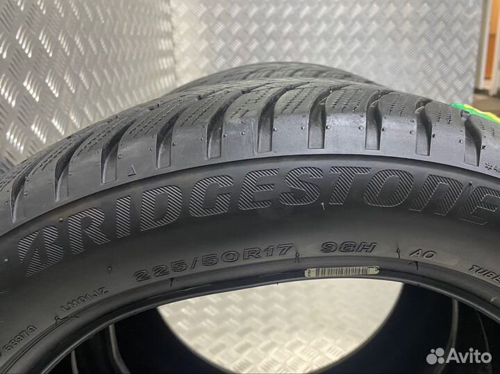 Bridgestone Blizzak LM-001 225/50 R17 98H