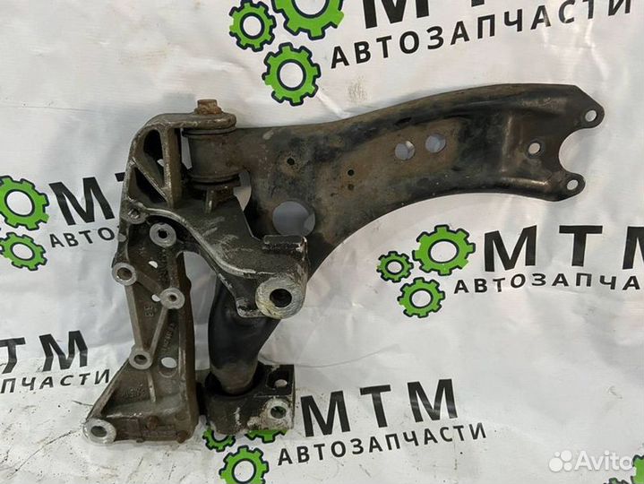 Рычаг передний правый нижний с кронштейном Volkswagen Golf GTI VI