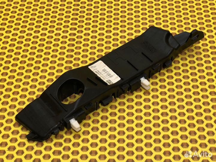 Кронштейн бампера передний левый Hyundai I30 PD