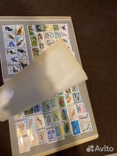Альбом с почтовыми марками разных стран