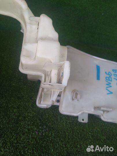 Бачок омывателя Volkswagen Passat B6 cdaa 2010