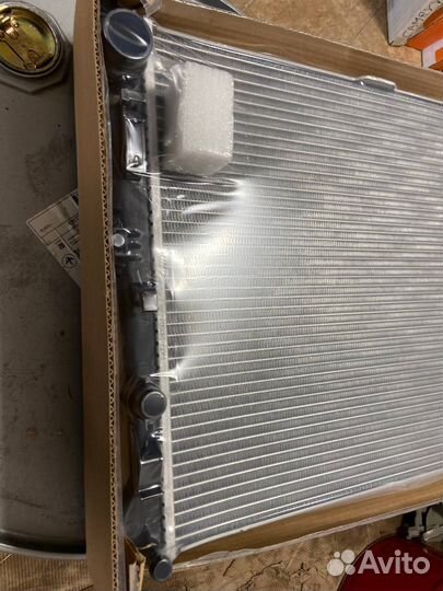 Радиатор охлаждения двигателя Mersedes-Benz