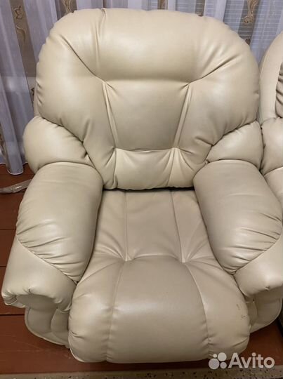 Кожаный диван бу