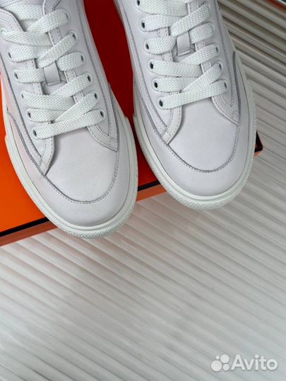 Женские кроссовки hermes