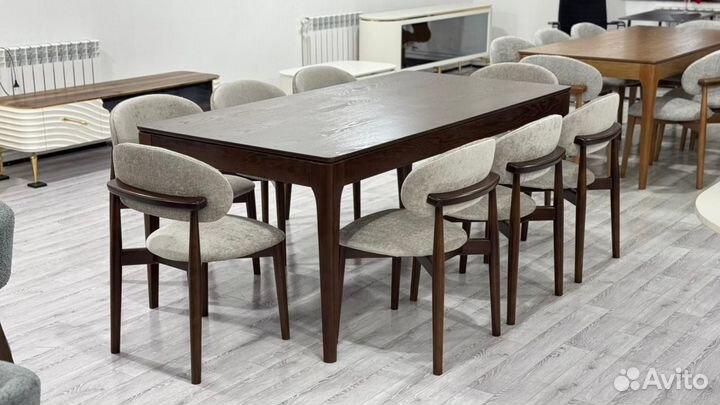 Стол со стульями