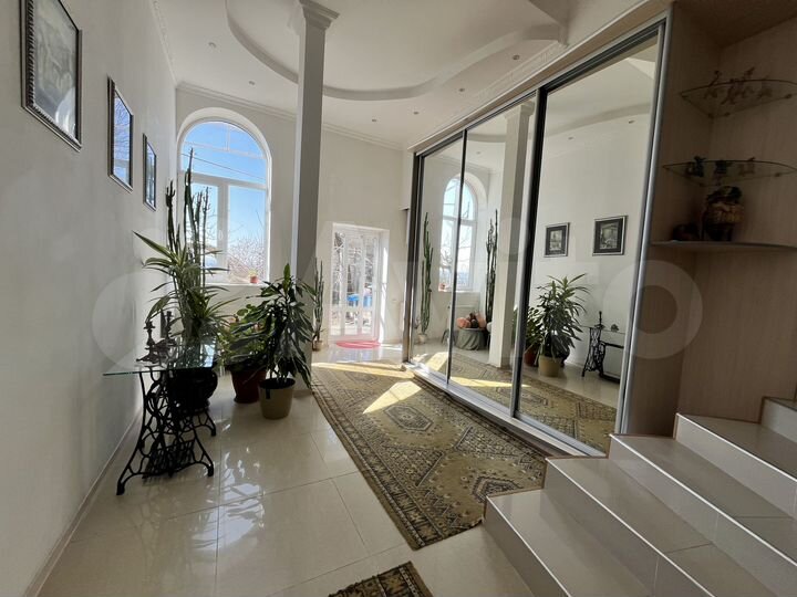 Дом 300 м² на участке 4,5 сот.