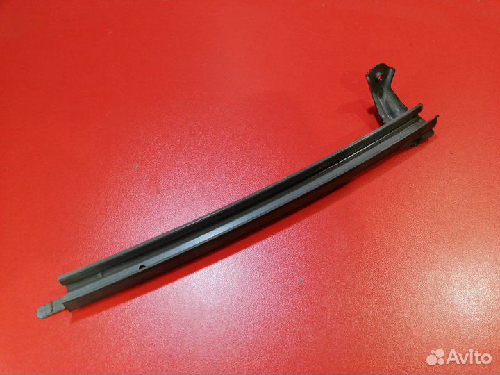 Направляющая стекла двери передняя правая Lexus